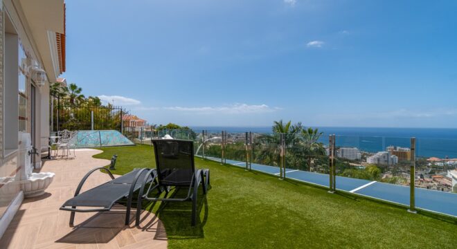Fantastic 5 bedroom Villa with Ocean Views in prime location San Eugenio, Adeje Tenerife